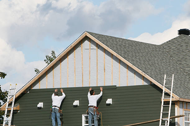 Professional Vinyl Siding technician working in Frisco, TX